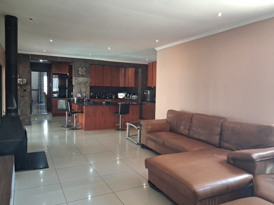 5 Bedroom Property for Sale in Croydon Gauteng