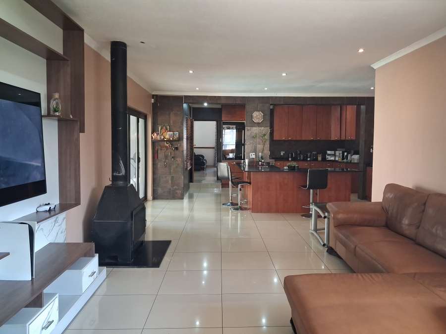 5 Bedroom Property for Sale in Croydon Gauteng