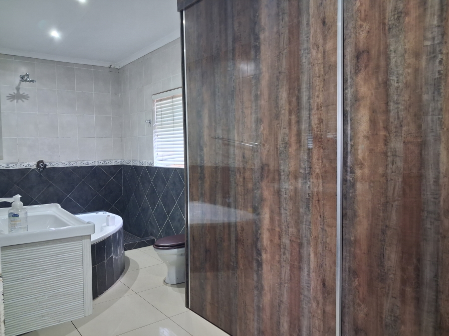 5 Bedroom Property for Sale in Croydon Gauteng