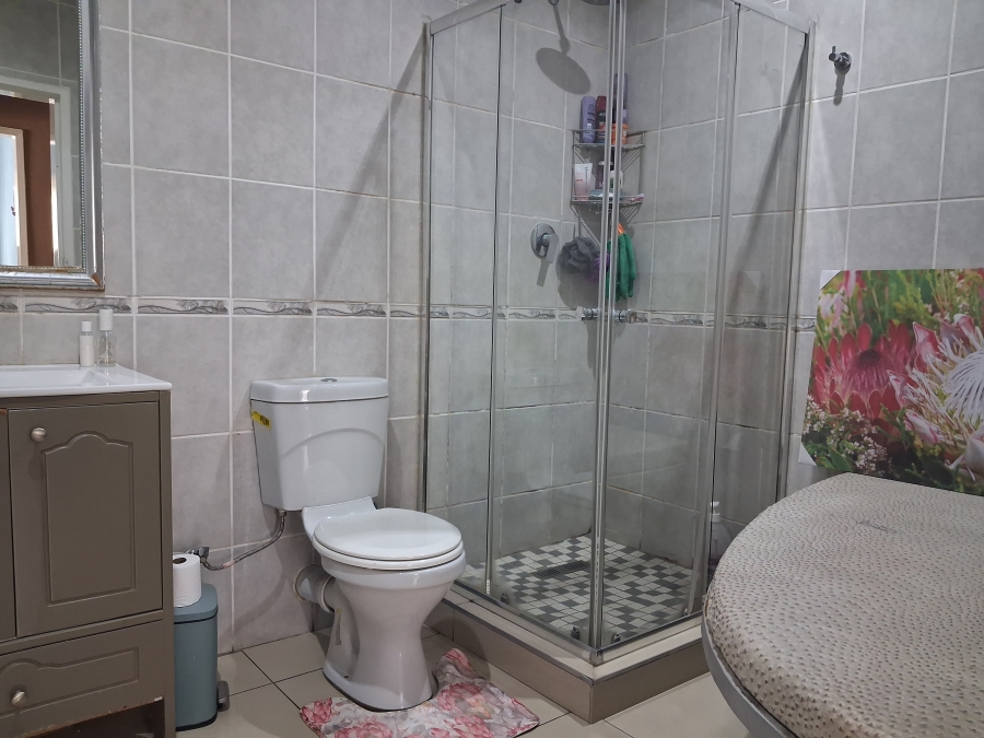 5 Bedroom Property for Sale in Croydon Gauteng