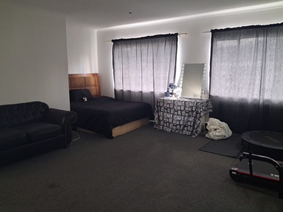 5 Bedroom Property for Sale in Croydon Gauteng