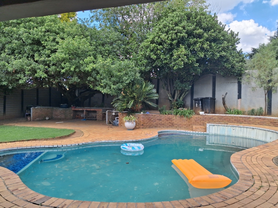 5 Bedroom Property for Sale in Croydon Gauteng