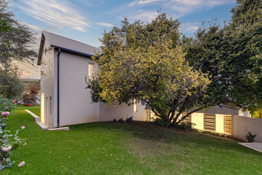 To Let 4 Bedroom Property for Rent in Helderfontein Estate Gauteng