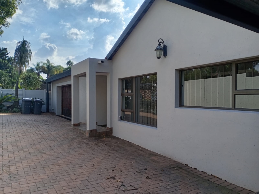 4 Bedroom Property for Sale in Garsfontein Gauteng