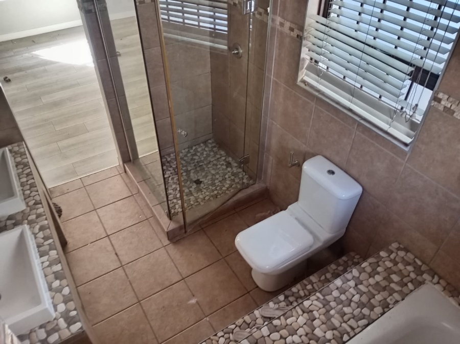 4 Bedroom Property for Sale in Garsfontein Gauteng