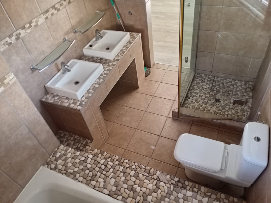 4 Bedroom Property for Sale in Garsfontein Gauteng