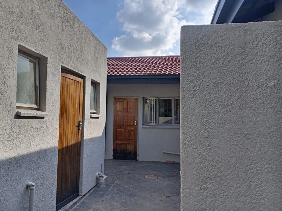 4 Bedroom Property for Sale in Garsfontein Gauteng