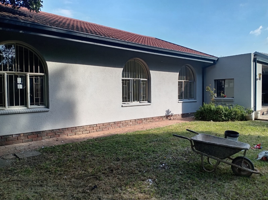 4 Bedroom Property for Sale in Garsfontein Gauteng