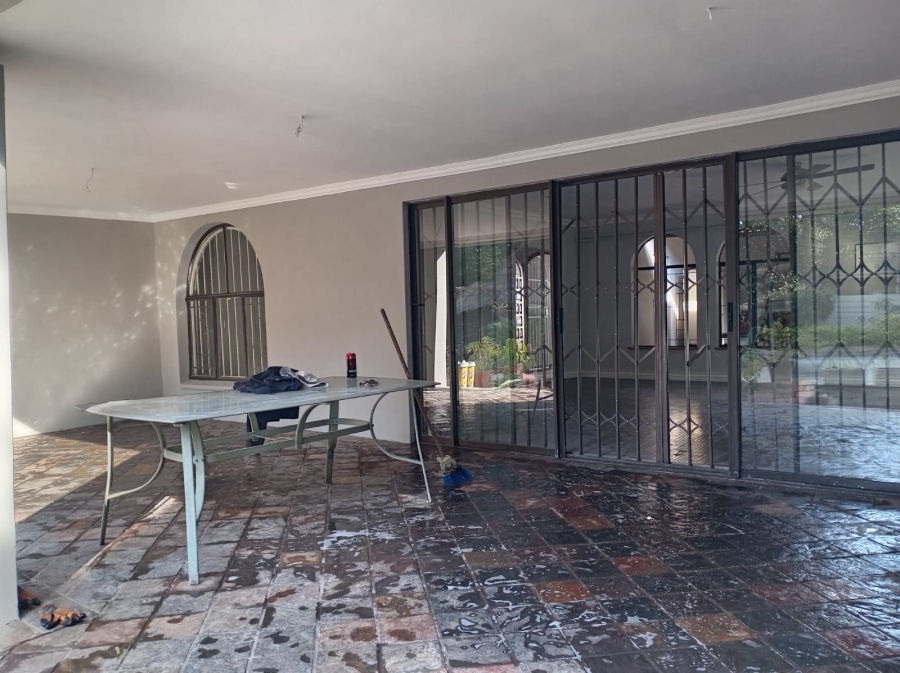4 Bedroom Property for Sale in Garsfontein Gauteng