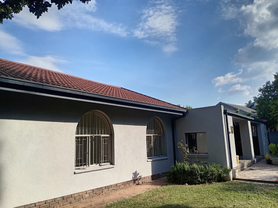 4 Bedroom Property for Sale in Garsfontein Gauteng