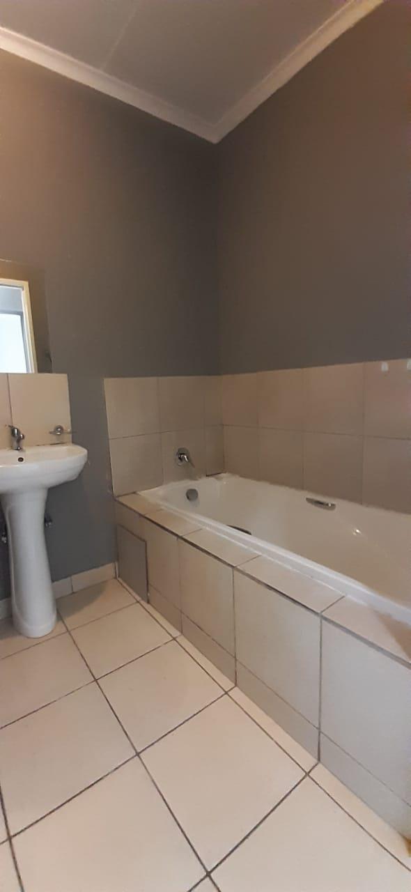 To Let 2 Bedroom Property for Rent in Albemarle Gauteng