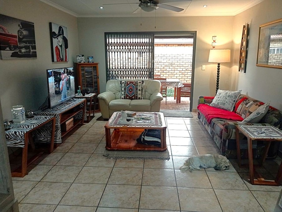 2 Bedroom Property for Sale in Rooihuiskraal North Gauteng