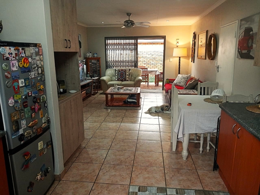 2 Bedroom Property for Sale in Rooihuiskraal North Gauteng