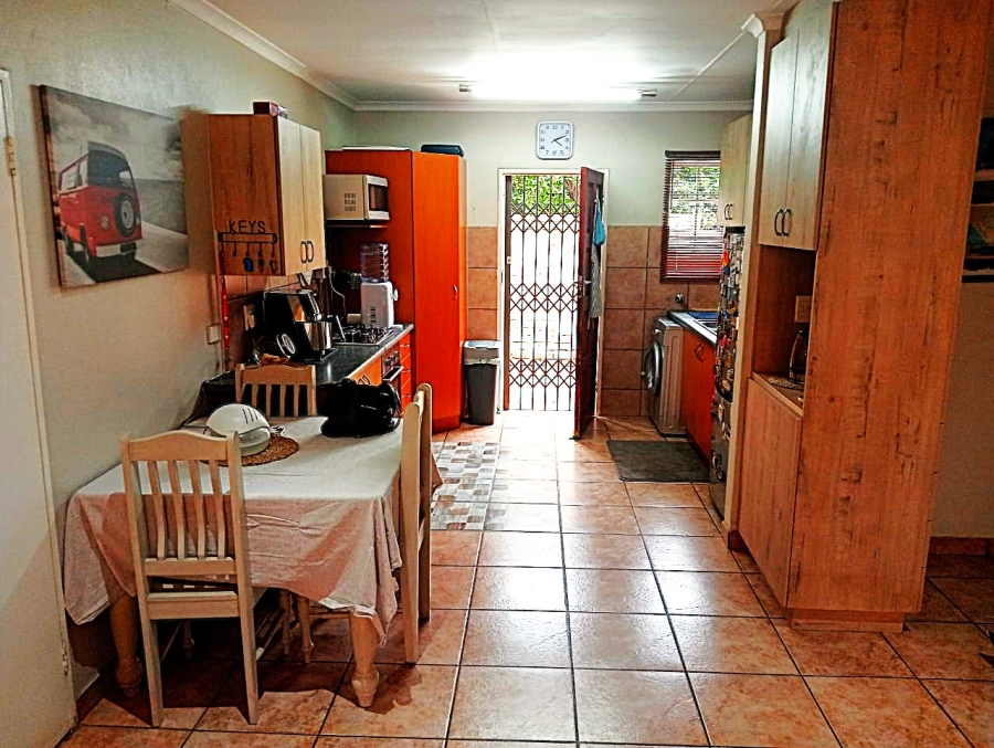 2 Bedroom Property for Sale in Rooihuiskraal North Gauteng