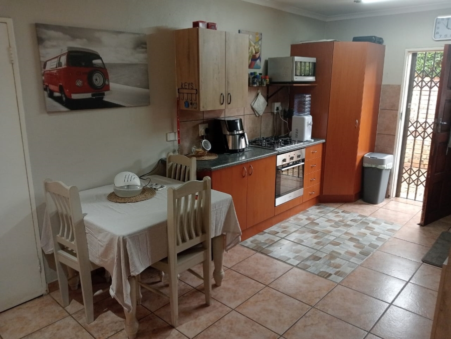 2 Bedroom Property for Sale in Rooihuiskraal North Gauteng