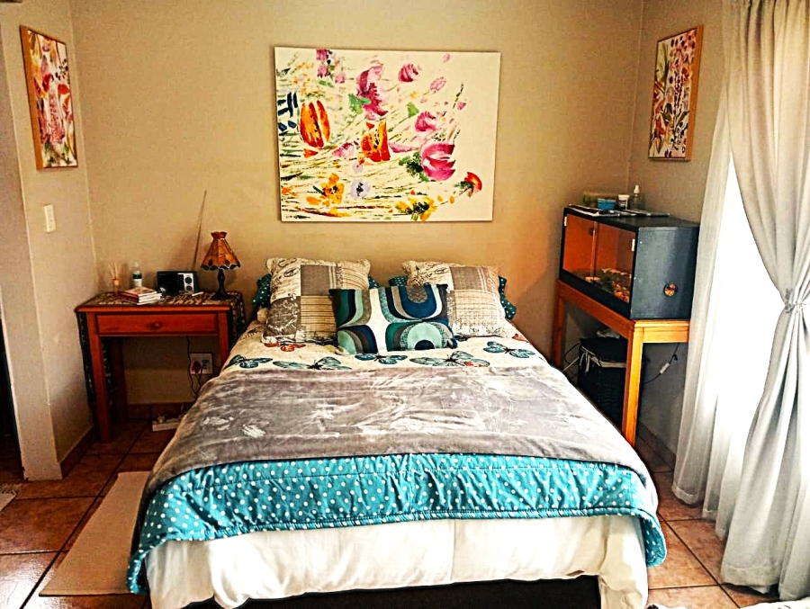 2 Bedroom Property for Sale in Rooihuiskraal North Gauteng