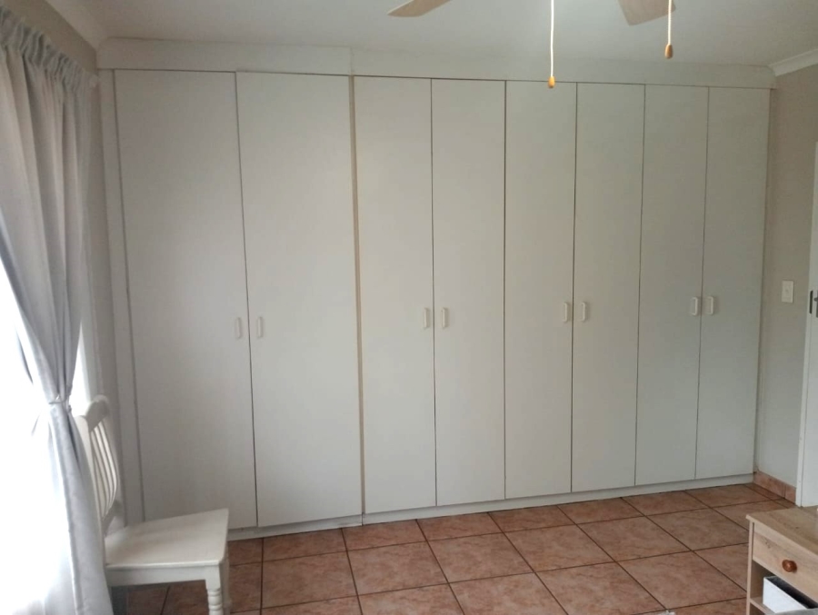 2 Bedroom Property for Sale in Rooihuiskraal North Gauteng