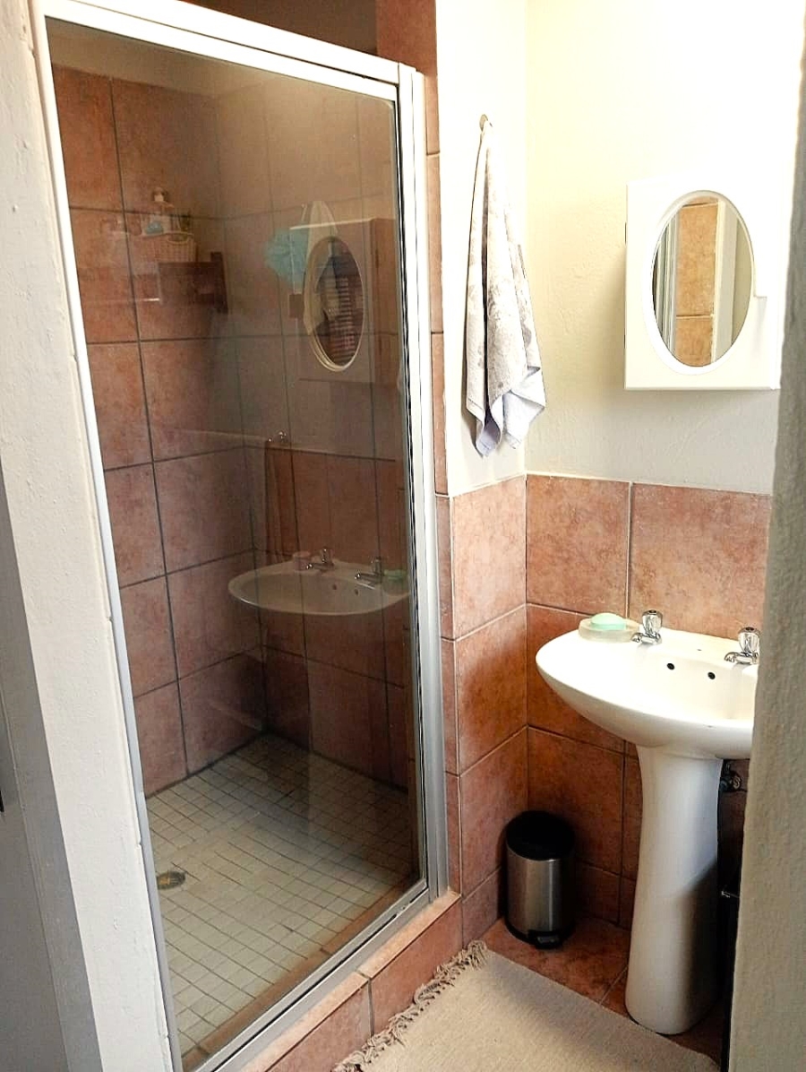 2 Bedroom Property for Sale in Rooihuiskraal North Gauteng