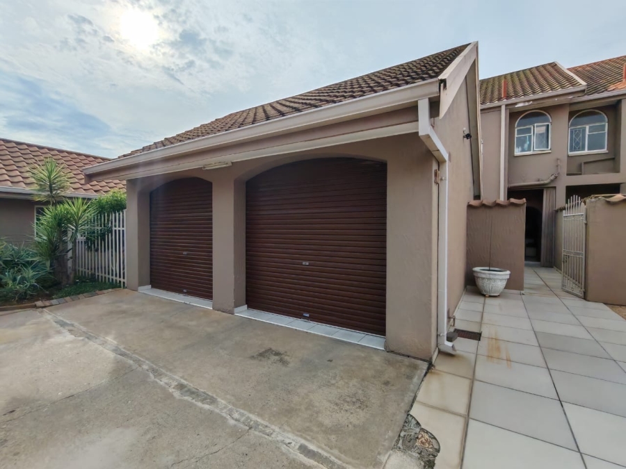 3 Bedroom Property for Sale in Three Rivers Proper Gauteng