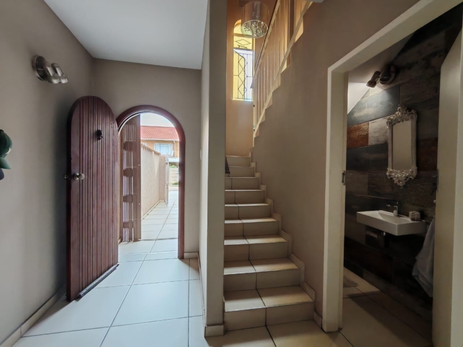 3 Bedroom Property for Sale in Three Rivers Proper Gauteng