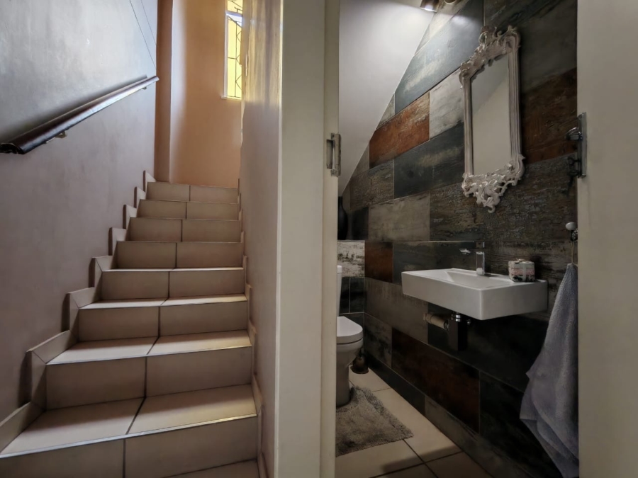 3 Bedroom Property for Sale in Three Rivers Proper Gauteng