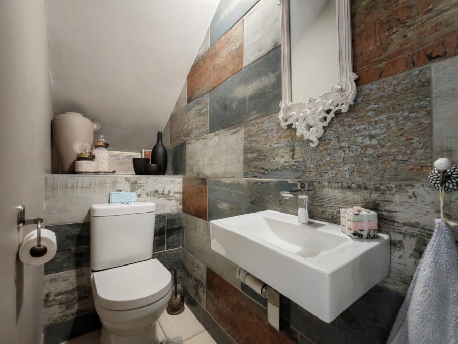 3 Bedroom Property for Sale in Three Rivers Proper Gauteng