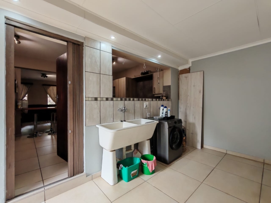 3 Bedroom Property for Sale in Three Rivers Proper Gauteng