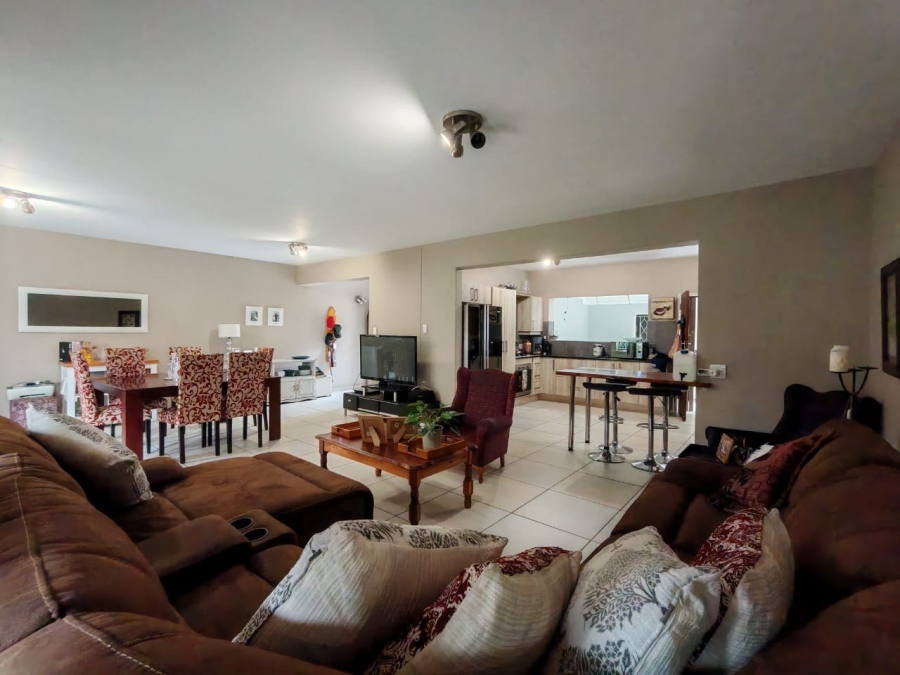 3 Bedroom Property for Sale in Three Rivers Proper Gauteng