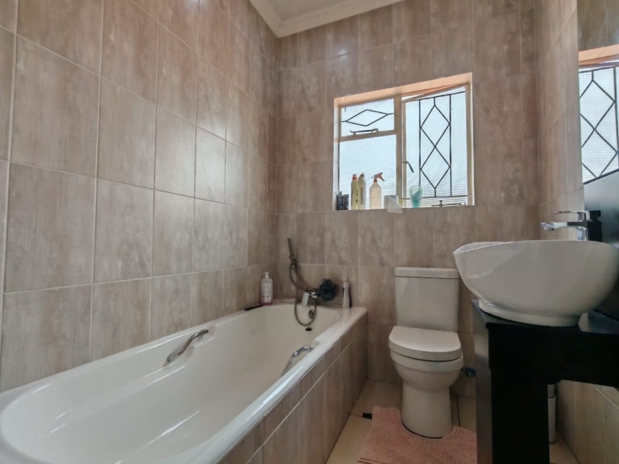 3 Bedroom Property for Sale in Three Rivers Proper Gauteng