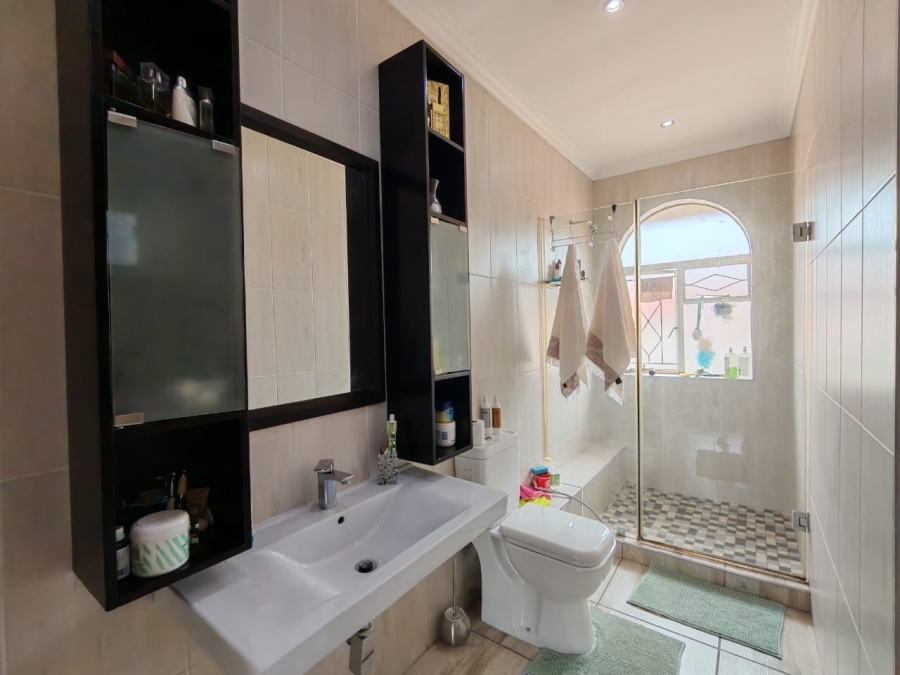 3 Bedroom Property for Sale in Three Rivers Proper Gauteng