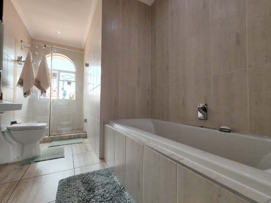 3 Bedroom Property for Sale in Three Rivers Proper Gauteng