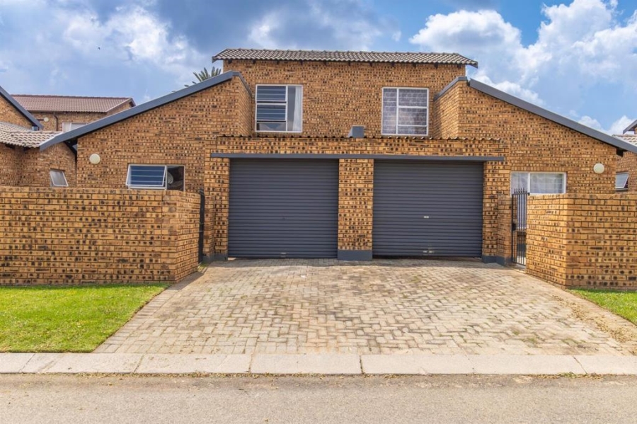 2 Bedroom Property for Sale in Honeypark Gauteng