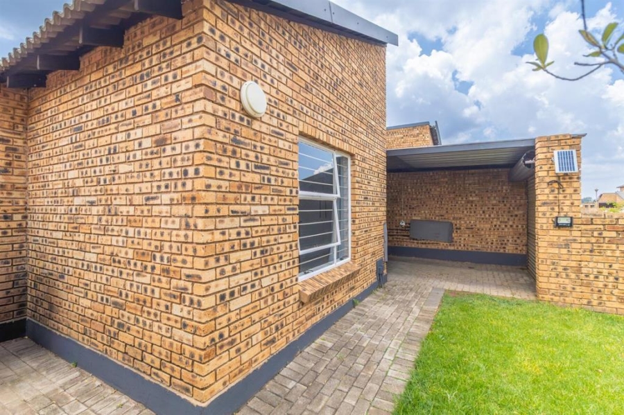 2 Bedroom Property for Sale in Honeypark Gauteng