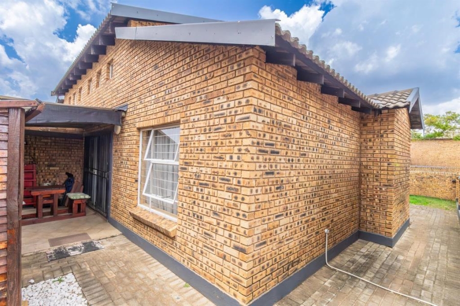 2 Bedroom Property for Sale in Honeypark Gauteng