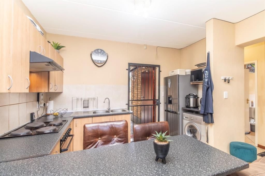 2 Bedroom Property for Sale in Honeypark Gauteng