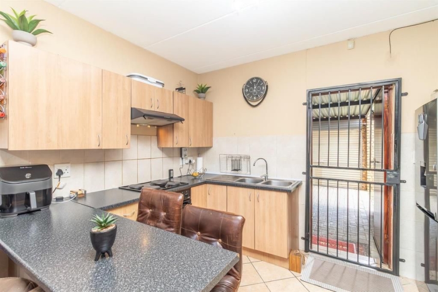 2 Bedroom Property for Sale in Honeypark Gauteng