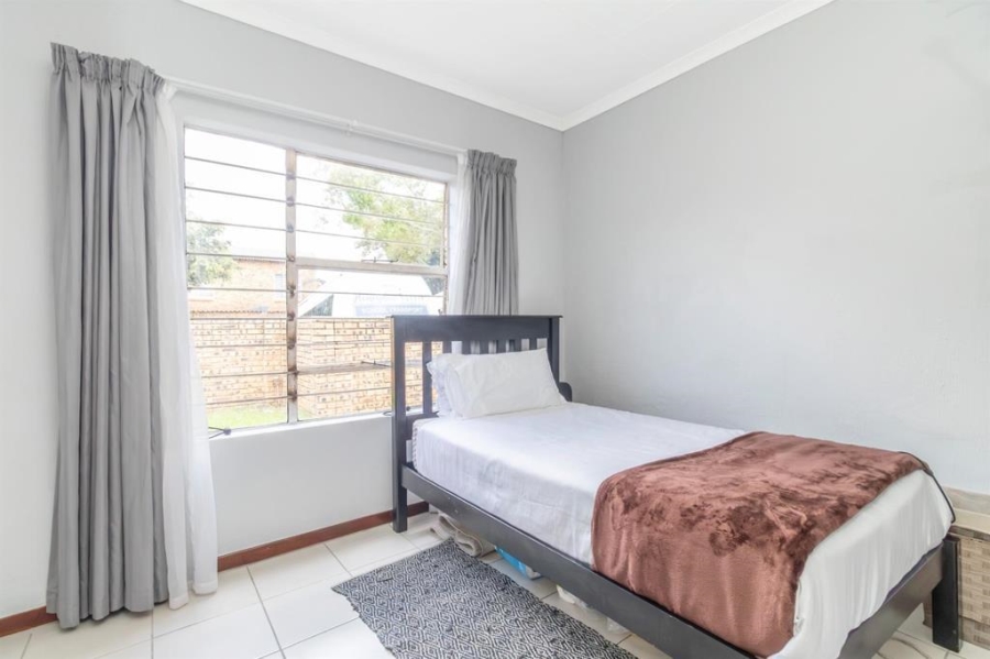 2 Bedroom Property for Sale in Honeypark Gauteng
