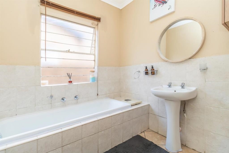 2 Bedroom Property for Sale in Honeypark Gauteng