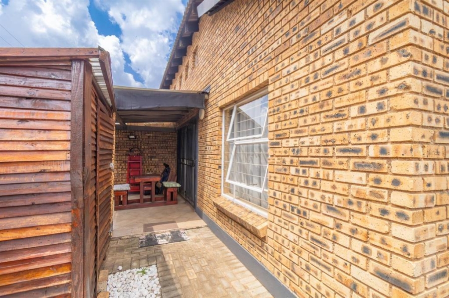 2 Bedroom Property for Sale in Honeypark Gauteng