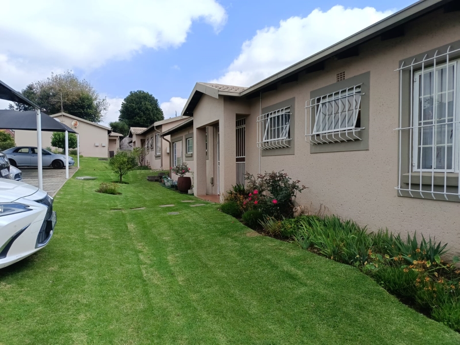 2 Bedroom Property for Sale in Weltevreden Park Gauteng