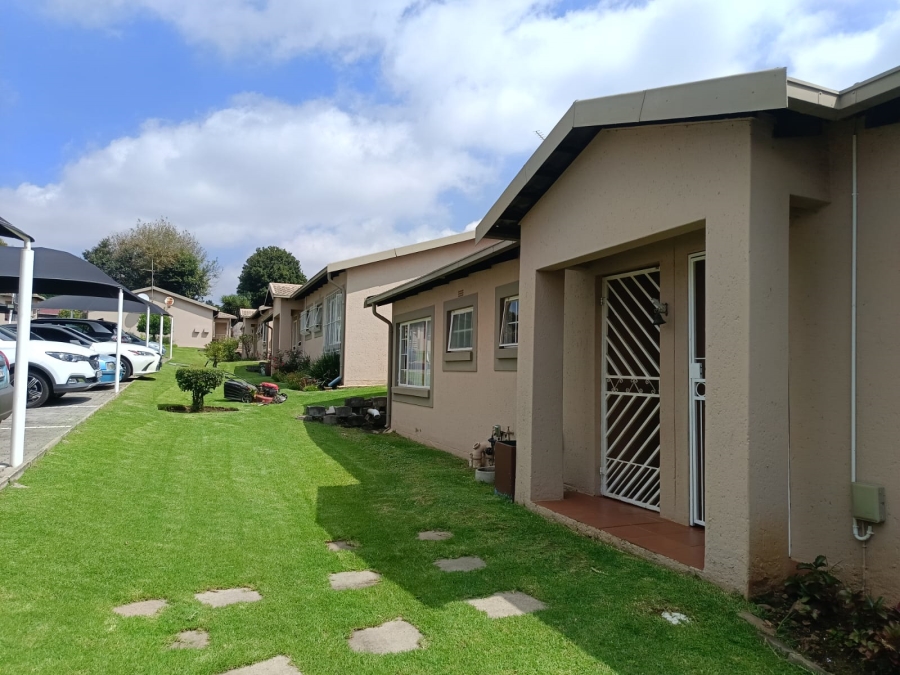 2 Bedroom Property for Sale in Weltevreden Park Gauteng