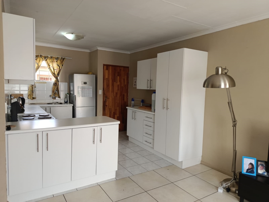 2 Bedroom Property for Sale in Weltevreden Park Gauteng