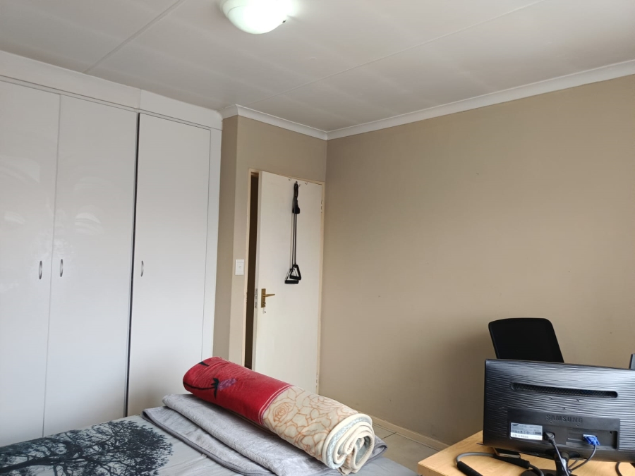 2 Bedroom Property for Sale in Weltevreden Park Gauteng