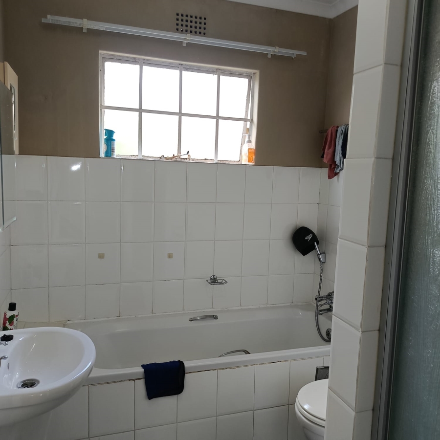 2 Bedroom Property for Sale in Weltevreden Park Gauteng