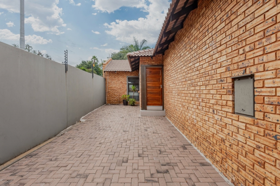3 Bedroom Property for Sale in New Redruth Gauteng
