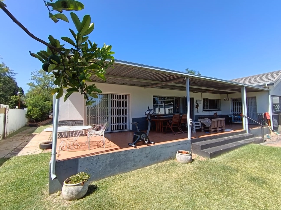 To Let 4 Bedroom Property for Rent in Queenswood Gauteng