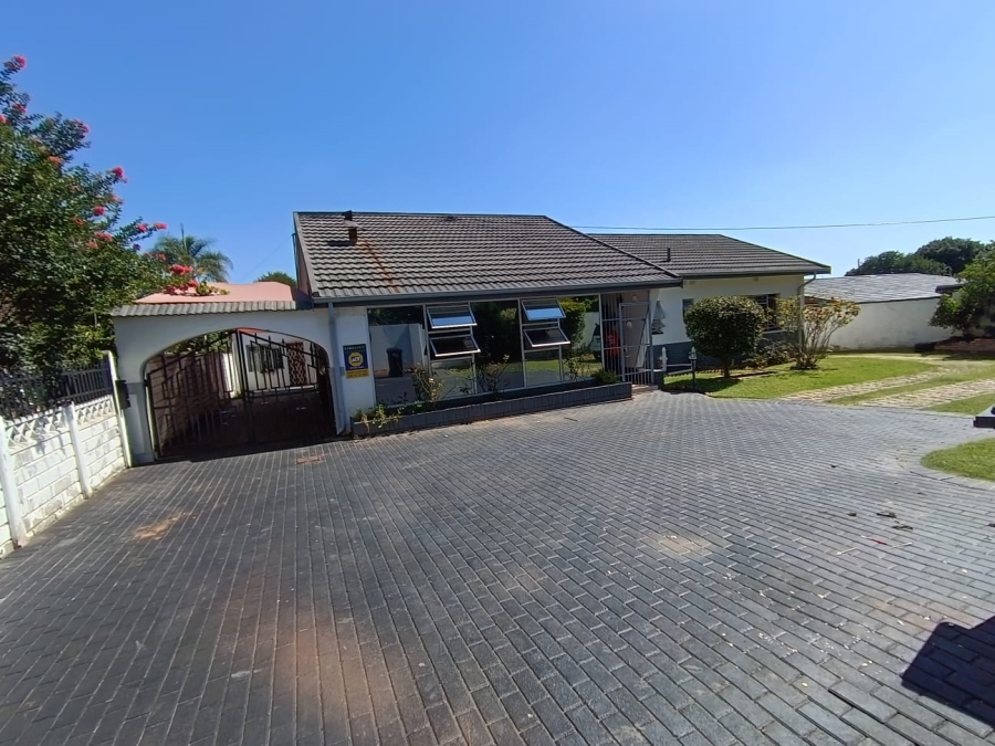 To Let 4 Bedroom Property for Rent in Queenswood Gauteng