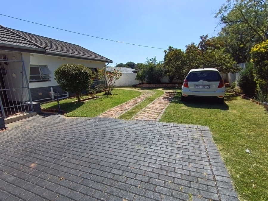 To Let 4 Bedroom Property for Rent in Queenswood Gauteng