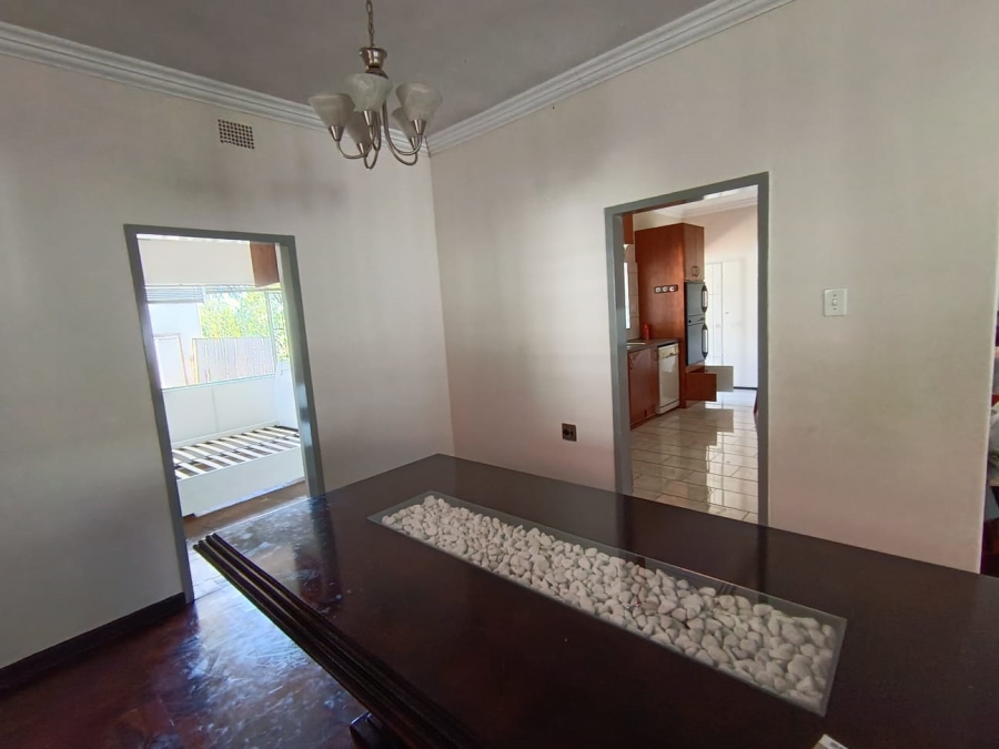 To Let 4 Bedroom Property for Rent in Queenswood Gauteng