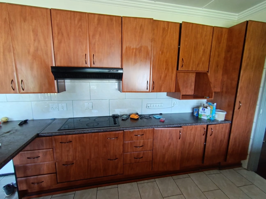 To Let 4 Bedroom Property for Rent in Queenswood Gauteng